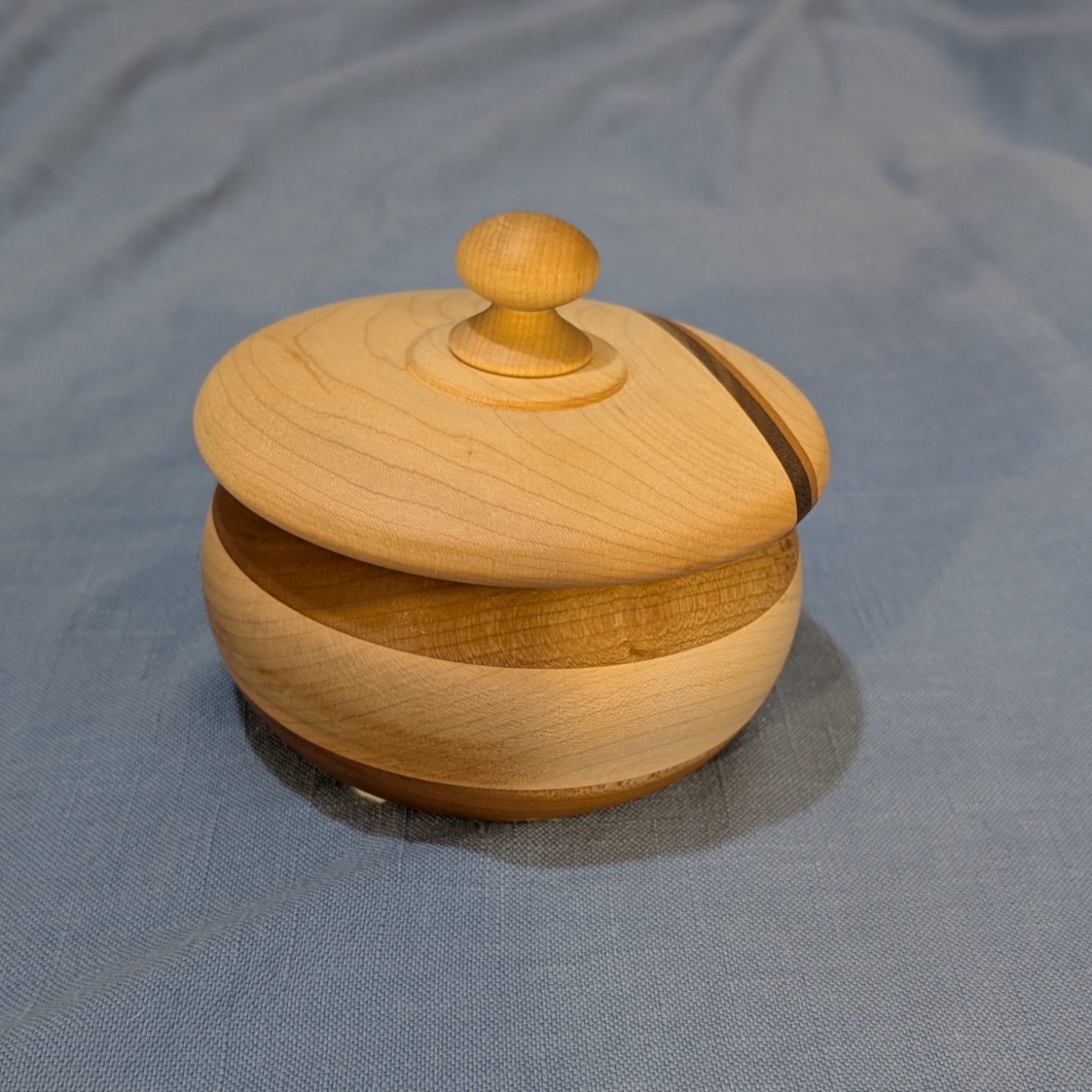 Maple & goncalo lidded box