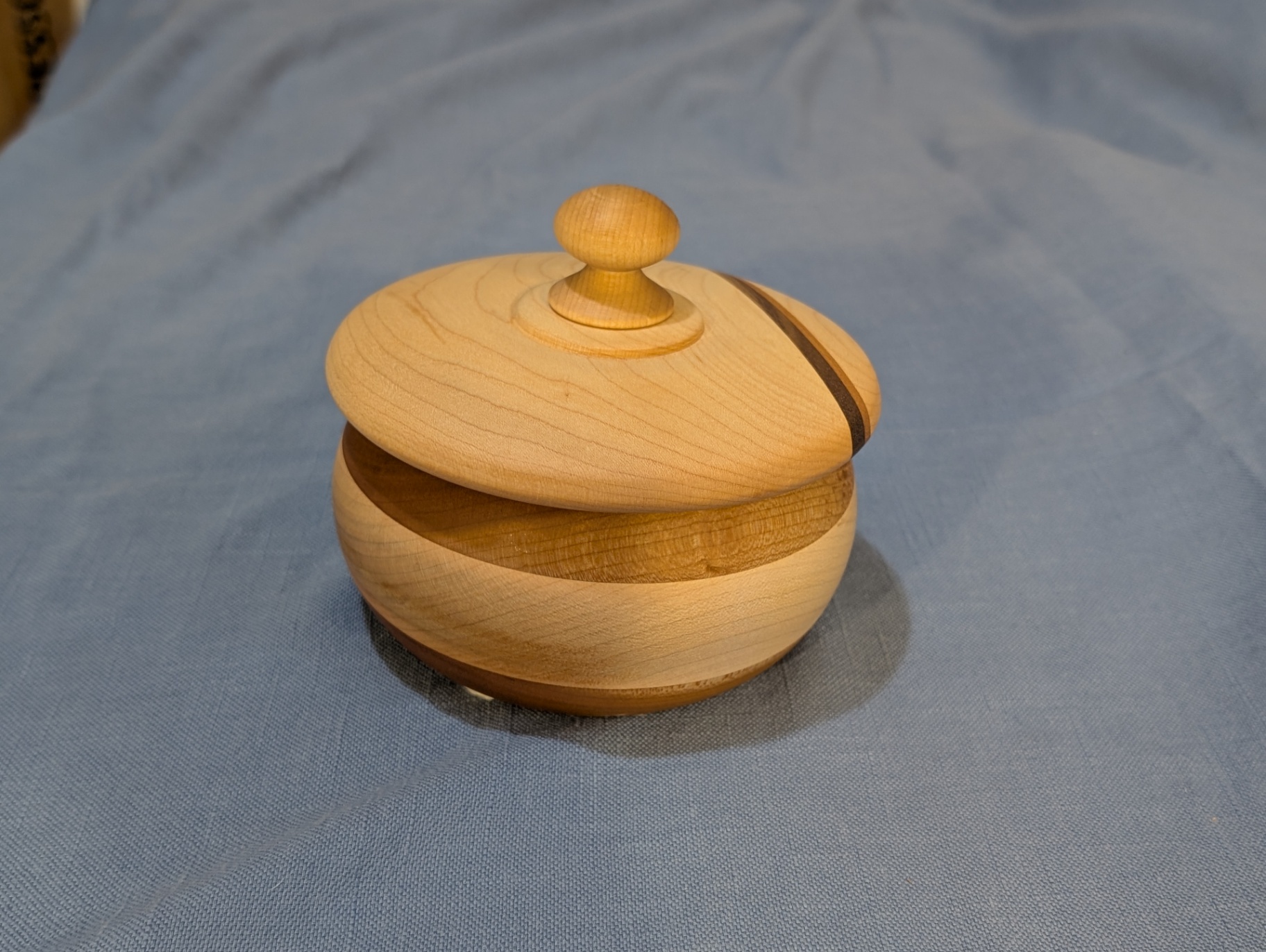 Small round maple lidded box with a goncalo alves stripe and turned maple knob